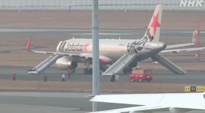 Jetstar Flight 501 evacuation at Nagoya Chubu Airport