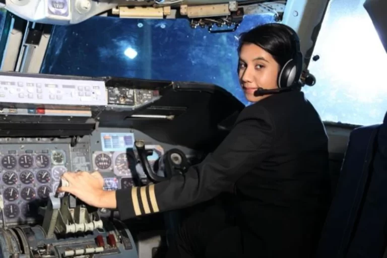 Ayesha Aziz - The youngest pilot in India and the first female pilot from Kashmir