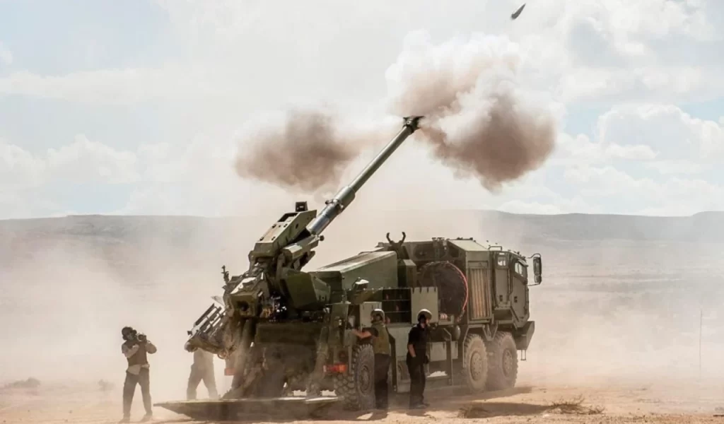Israel ATMOS 155 mm artillery