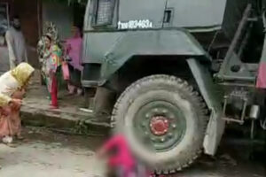 Indian Army Vehicles run over thwo kashmiri women