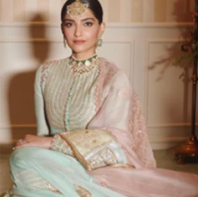 Anamika  Khanna couture - Sonam Kapoor Anarkali fashion statement