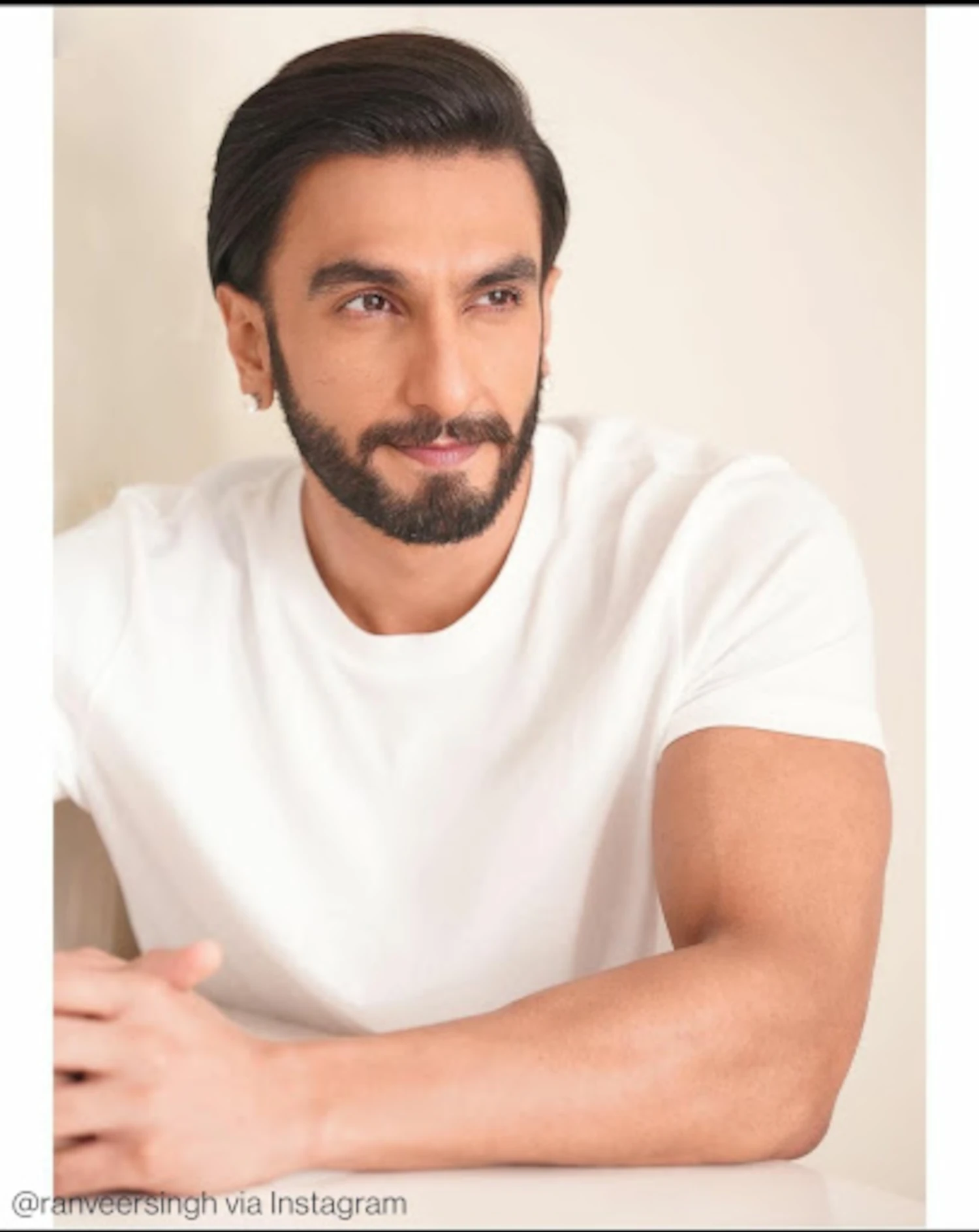 Ranveer Singh looks absolutely elegant in his recent picture
