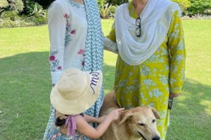 Soha Ali Khan with Mom and Daughter