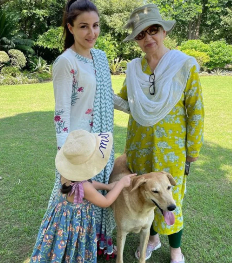 Soha Ali Khan with Mom and Daughter