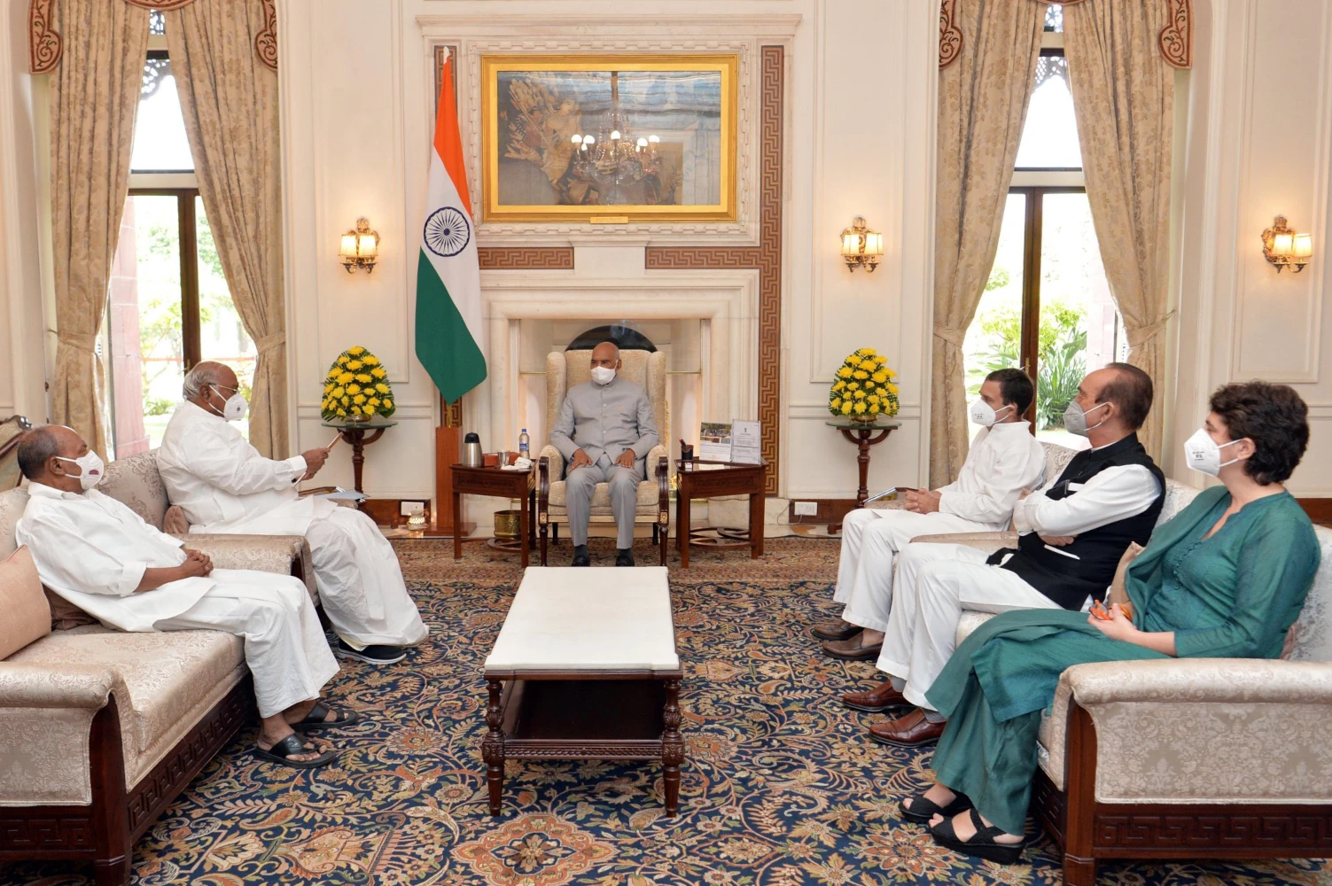 Congress Delegation led by Rahul Gandhi meets President Ram Nath Kovind