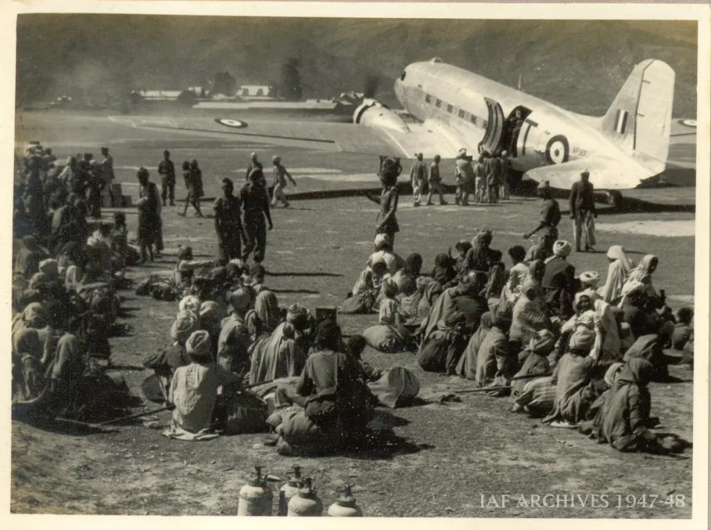 Indian Army lands in Srinagar in an IAF Dakota - 1947