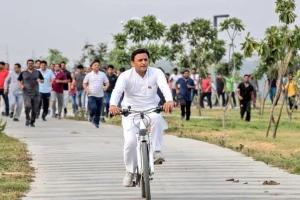 Akhilesh Yadav on cycle