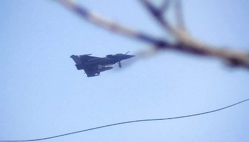 An image of Rafale M showing full load during IAC-1 trials