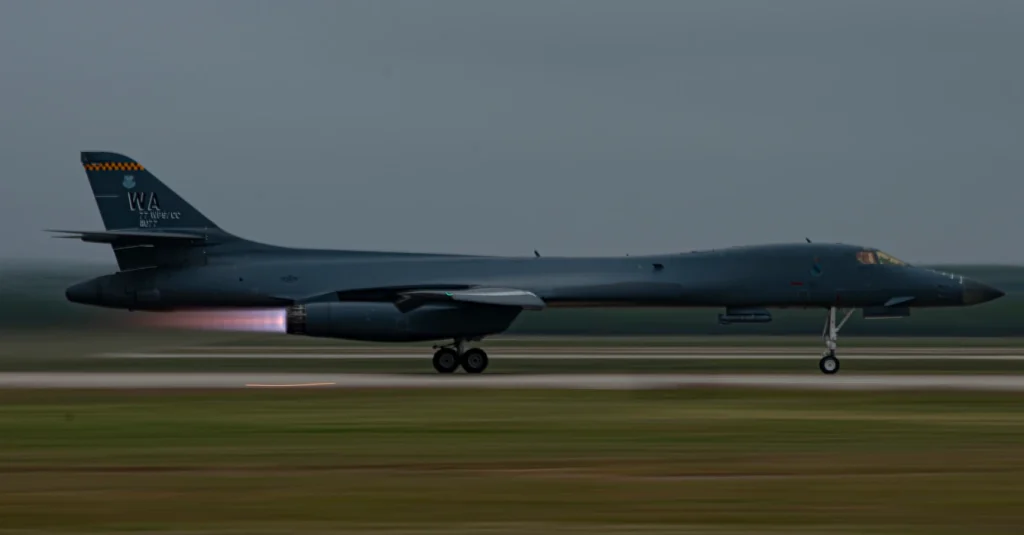 U.S. Air Force B-1B Lancer prepare to give way to B-21 Raider after 30 ...