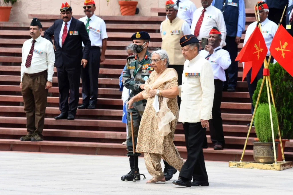 Time does not heal. Mother of 2 Lt AS Bedi, VrC (P). Mrs Surjeet Bedi, offers her tributes at the National War Memorial. She is flanked by veteran Lt Gen Milan Naidu (Forner Vice Chief) and serving General Dharmarajan, SM of Engineers, a war wounded / decorated veteran, of OP PAWAN himself. 