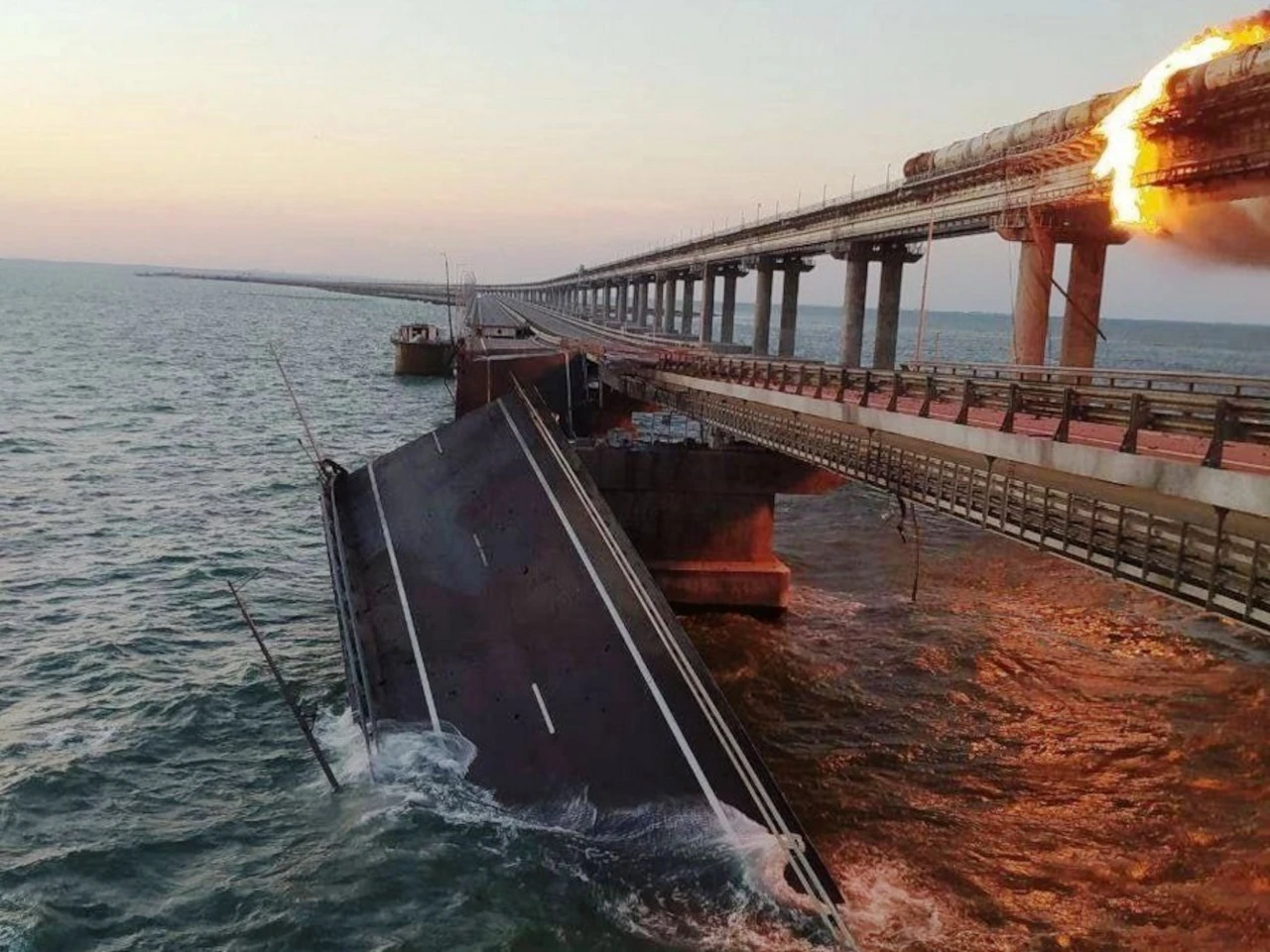 Section of the damaged Crimean bridge