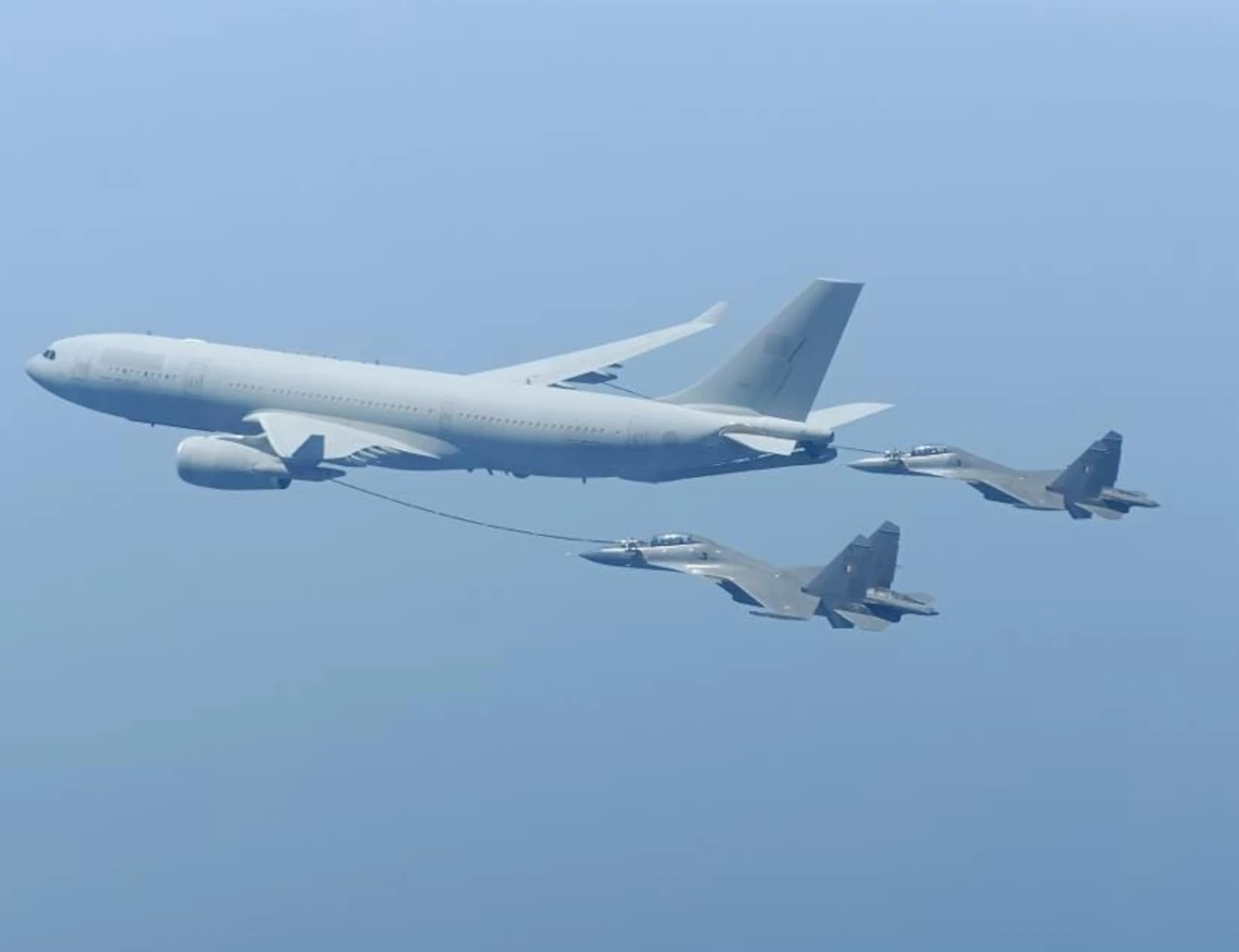 Indian Air Force Sukhoi Su-30 MkIs getting refueled by a UAE Air Force Airbus A330 MRTT tanker