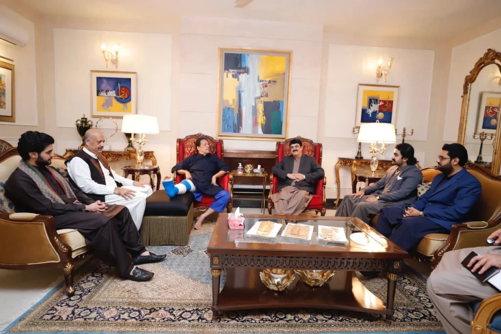 Imran khan with PTI members Makhdoom Fazal, Makhdoom Mohsin and Makhdoom Ammar