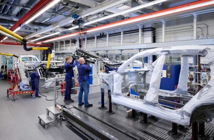 Production BMW iX5 Hydrogen Body Shop