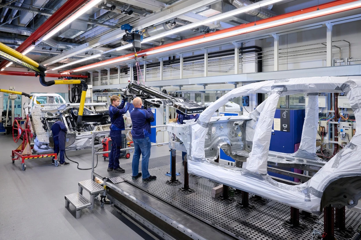 Production BMW iX5 Hydrogen Body Shop