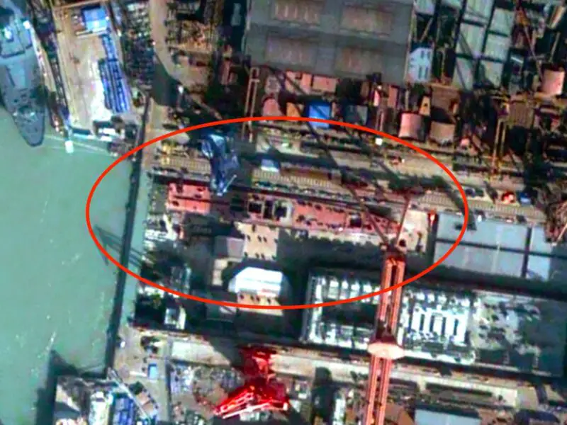 Type 054B Frigate? Tom Shugart posted this Pléiade image from January 21 showing the new Frigate under construction on Twitter