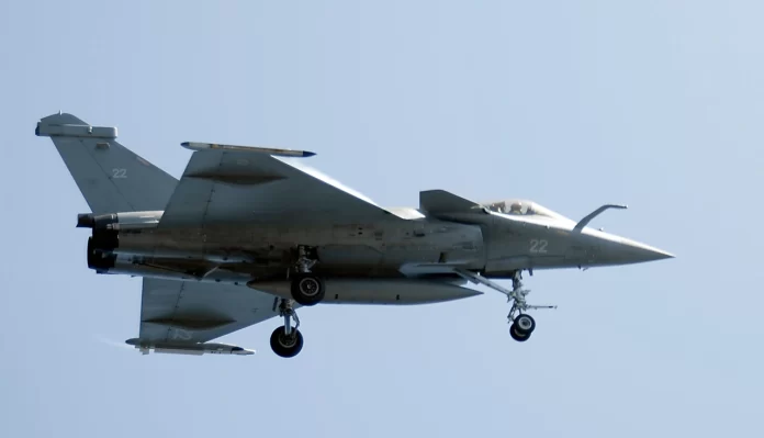 Rafale M A French F-2 Rafale fighter lands aboard the aircraft carrier USS Theodore Roosevelt (CVN 71) during combined French and American carrier qualifications.