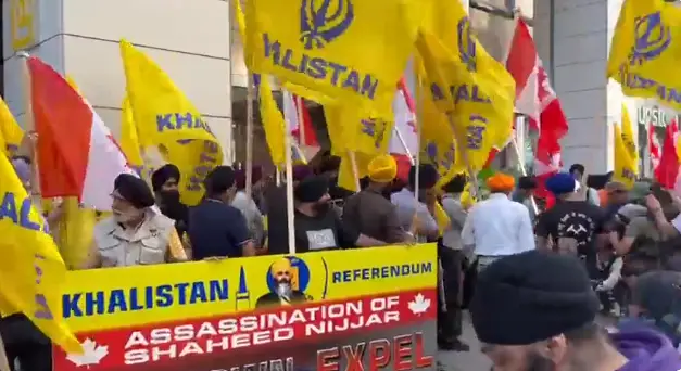 Pro Khalistan Sikhs protest the alleged killing of an activist by the Indian Government. Image: X