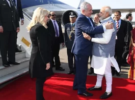 Indian PM Modi welcoming PM Netanyahu and his wife Sara upon their arrival in India.