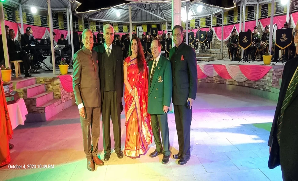 Berari bonhomie in Officers’ Mess. From left are Perty, Lt Gen Amrik Bhaia, Mrs Perty, Capt Karai & Lt Gen Bobby Mathews.