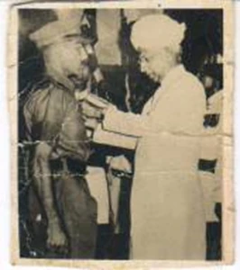Maj PN Bhatia being awarded Vir Chakra by the Dr S Radhakrishnan, the President of India in October 1963