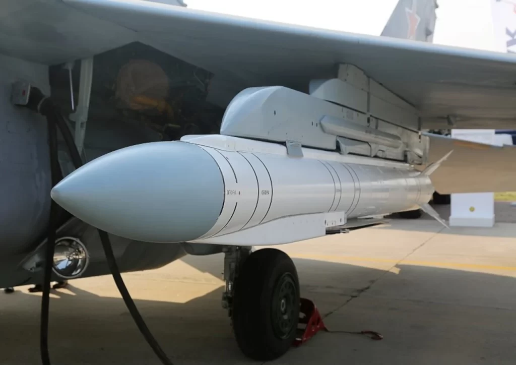 The Grom-E1 cruise missile, developed by the Tactical Missiles Corporation, under the wing of a fighter 