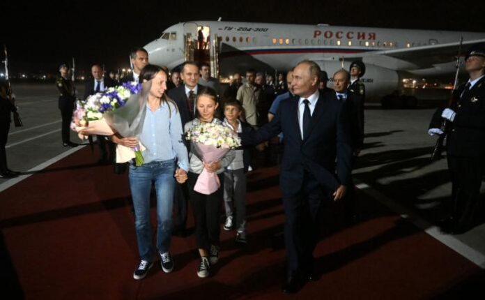 Russian President Putin with the exchanged individuals
