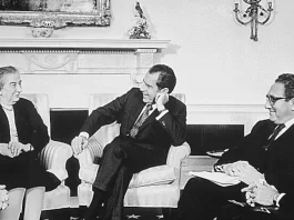 Kissinger sits in the Oval Office with President Nixon and Israeli prime minister Golda Meir, 1973