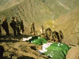 Indian Army Burying Pakistani Soldiers During Kargil War
