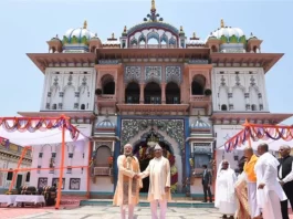 Prime Minister, Shri Narendra Modi with the Prime Minister of Nepal, Shri K.P. Sharma Oli, at Janaki Mandir, in Janakpur, Nepal on May 11, 2018