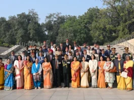 The COAS and President AWWA with the Veterans and Veer Nari of OP PAWAN