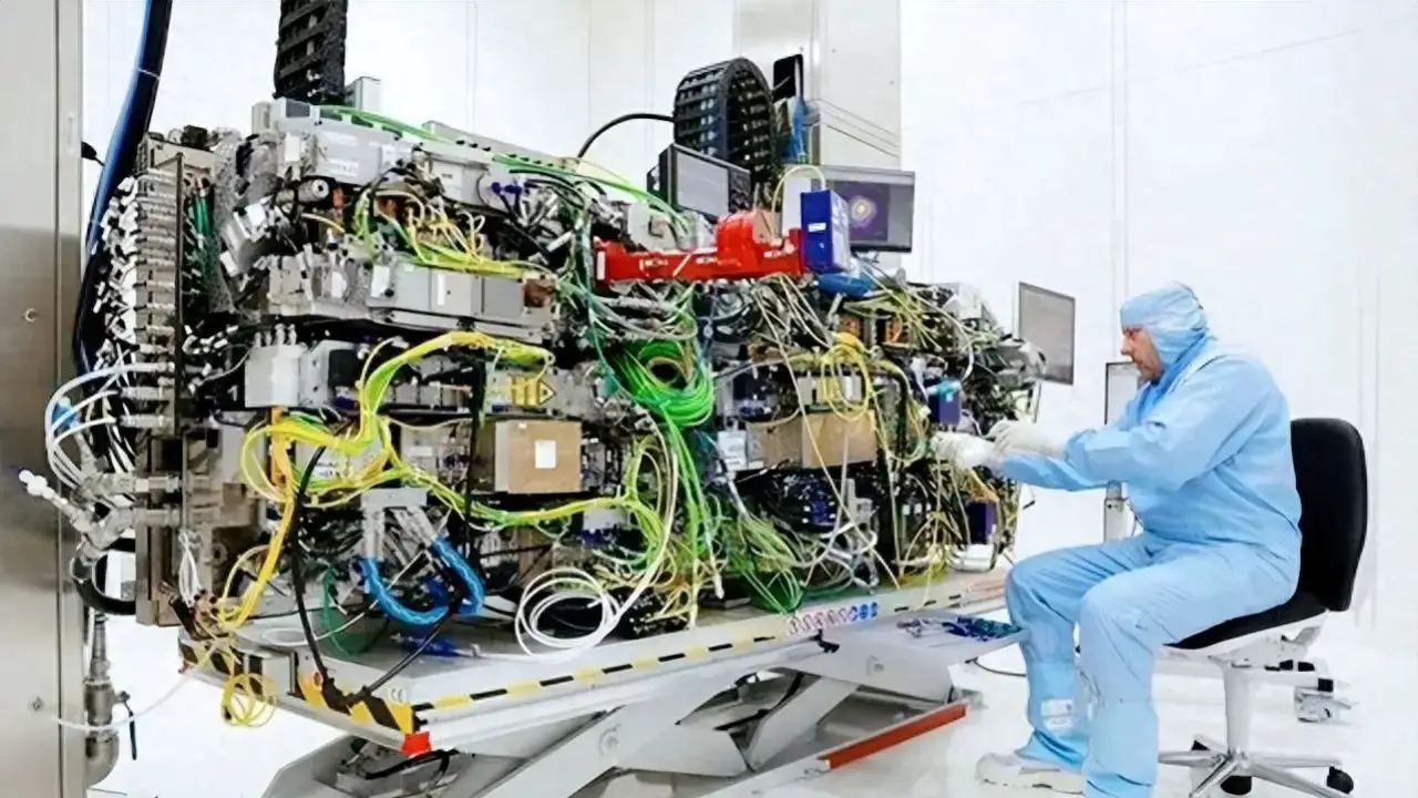 ASML EUV Machine