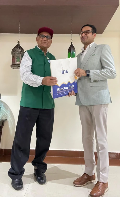 Brig Bhagat Khanna felicitating Dr Rohit Ravinder