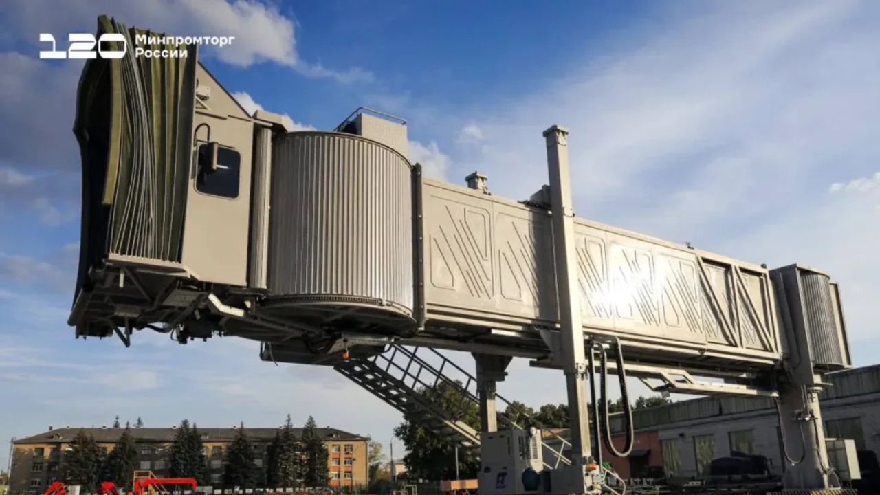 Russia Breaks Import Dependence With First Homegrown Airport Jet Bridge