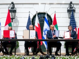 President Donald J. Trump, Minister of Foreign Affairs of Bahrain Dr. Abdullatif bin Rashid Al-Zayani, Israeli Prime Minister Benjamin Netanyahu and Minister of Foreign Affairs for the United Arab Emirates Abdullah bin Zayed Al Nahyanisigns sign the Abraham Accords Tuesday, Sept. 15, 2020, on the South Lawn of the White House. (Official White House Photo by Tia Dufour)