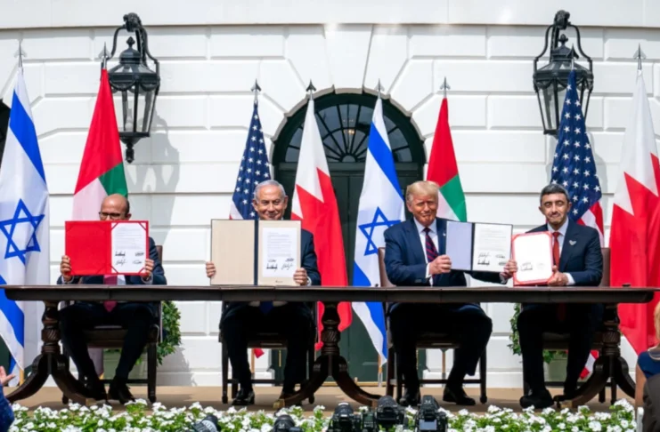 President Donald J. Trump, Minister of Foreign Affairs of Bahrain Dr. Abdullatif bin Rashid Al-Zayani, Israeli Prime Minister Benjamin Netanyahu and Minister of Foreign Affairs for the United Arab Emirates Abdullah bin Zayed Al Nahyanisigns sign the Abraham Accords Tuesday, Sept. 15, 2020, on the South Lawn of the White House. (Official White House Photo by Tia Dufour)
