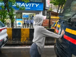 Student Protestor Stopping Police Vehicle in Mumbai